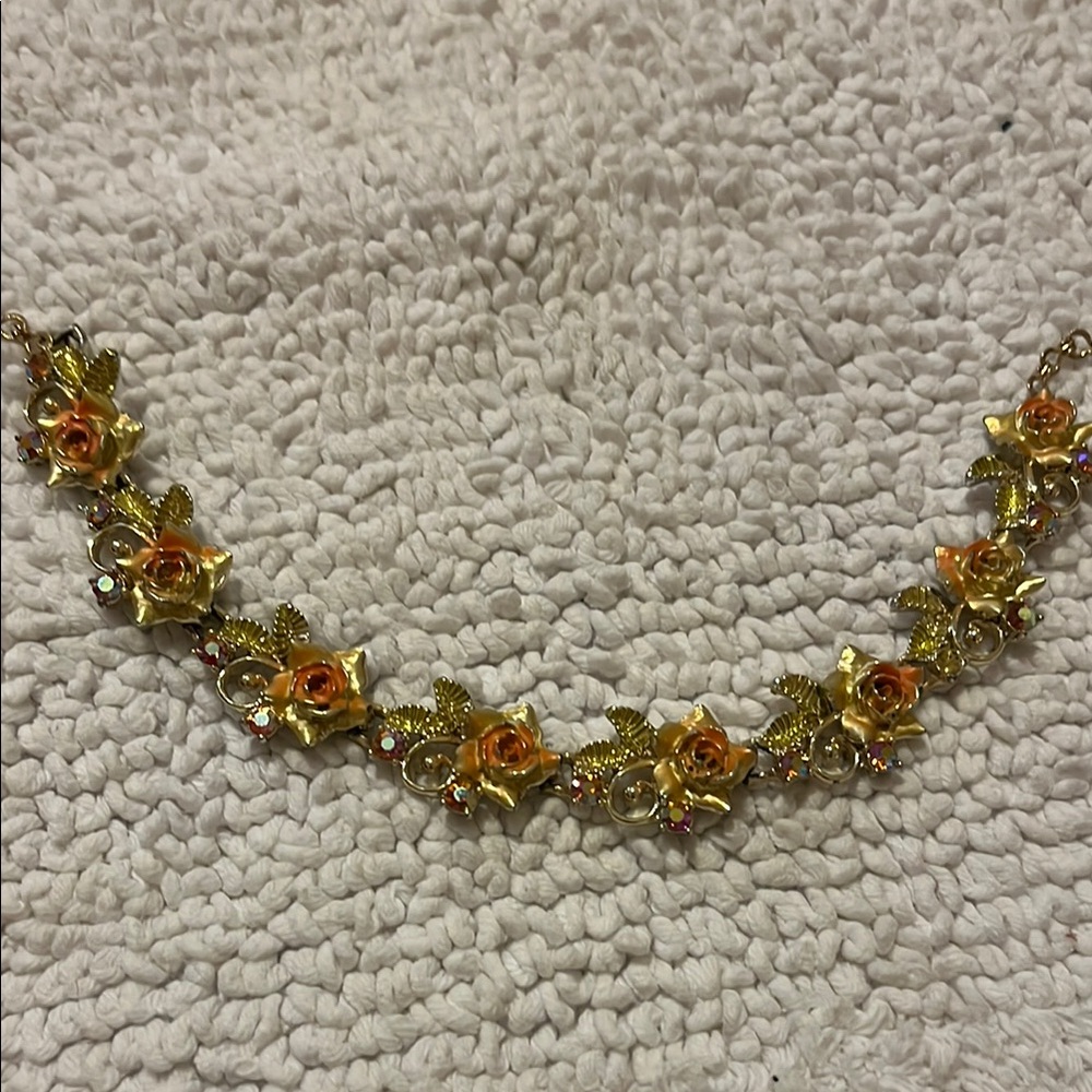 Gorgeous vintage necklace